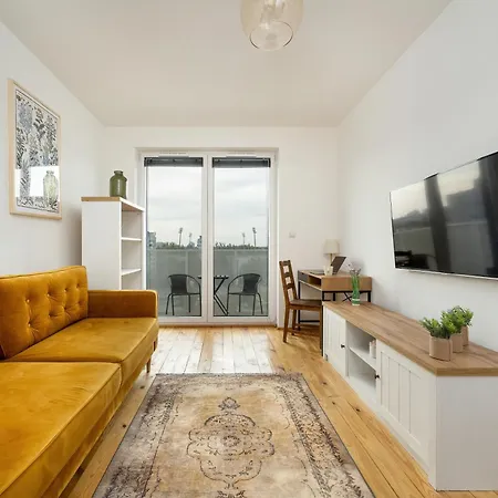 Miedziana Spacious In By Renters דירה